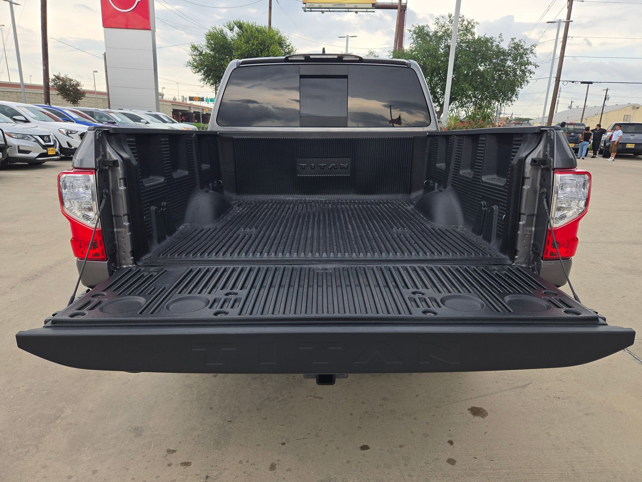 2024 Nissan Titan SV