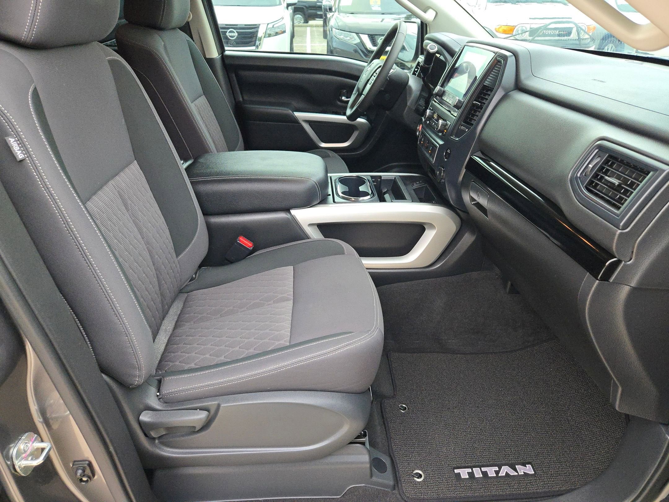 2024 Nissan Titan SV
