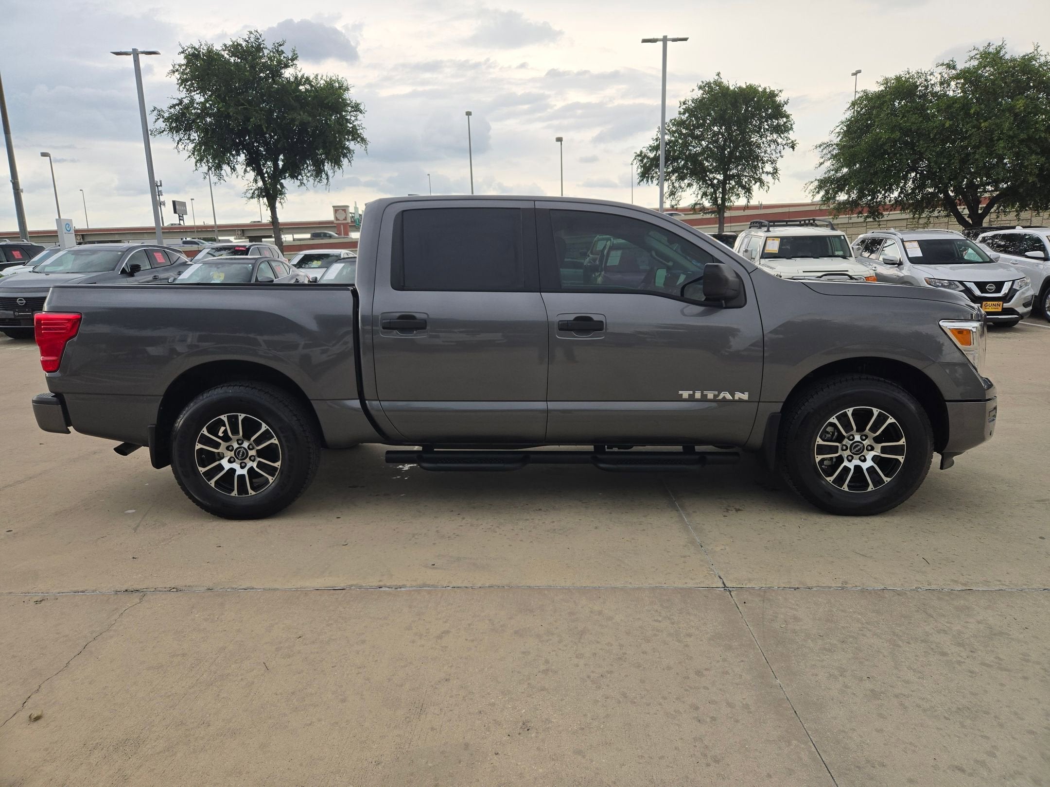 2024 Nissan Titan SV