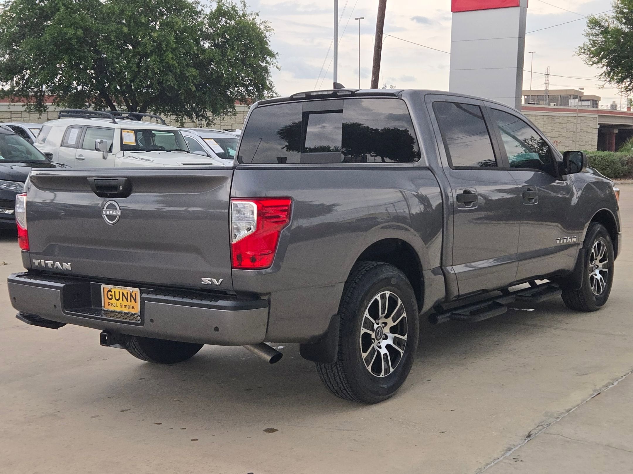 2024 Nissan Titan SV
