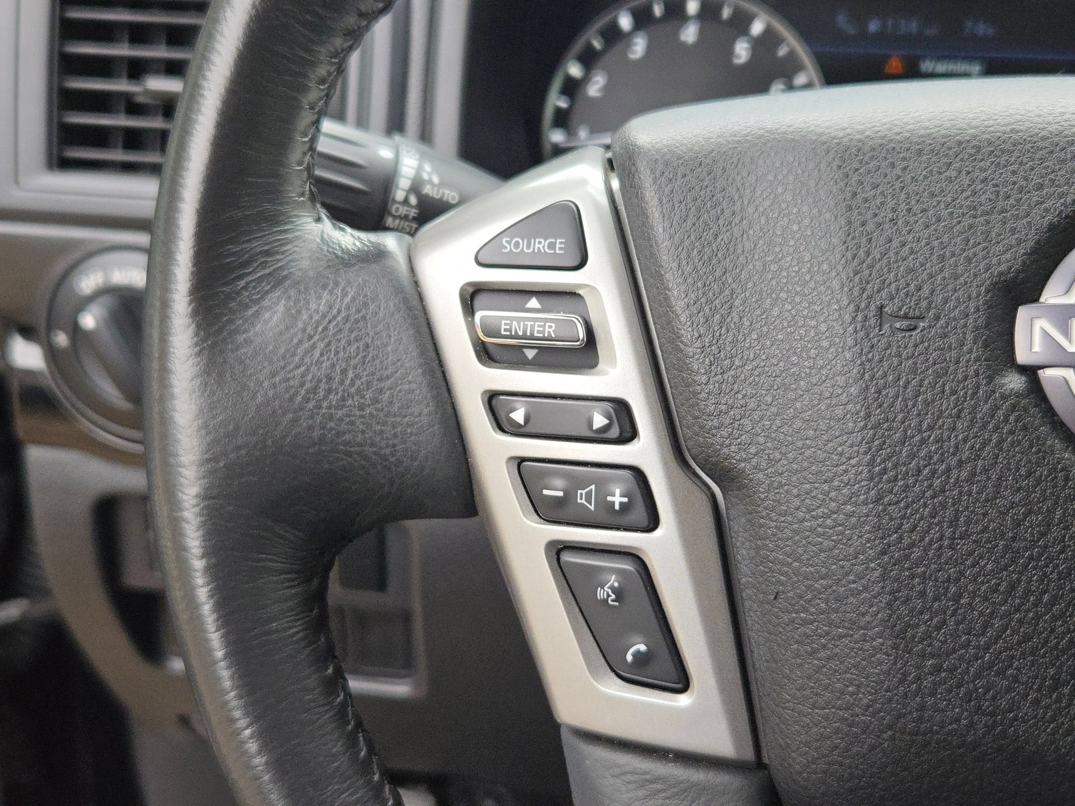 2024 Nissan Titan SV