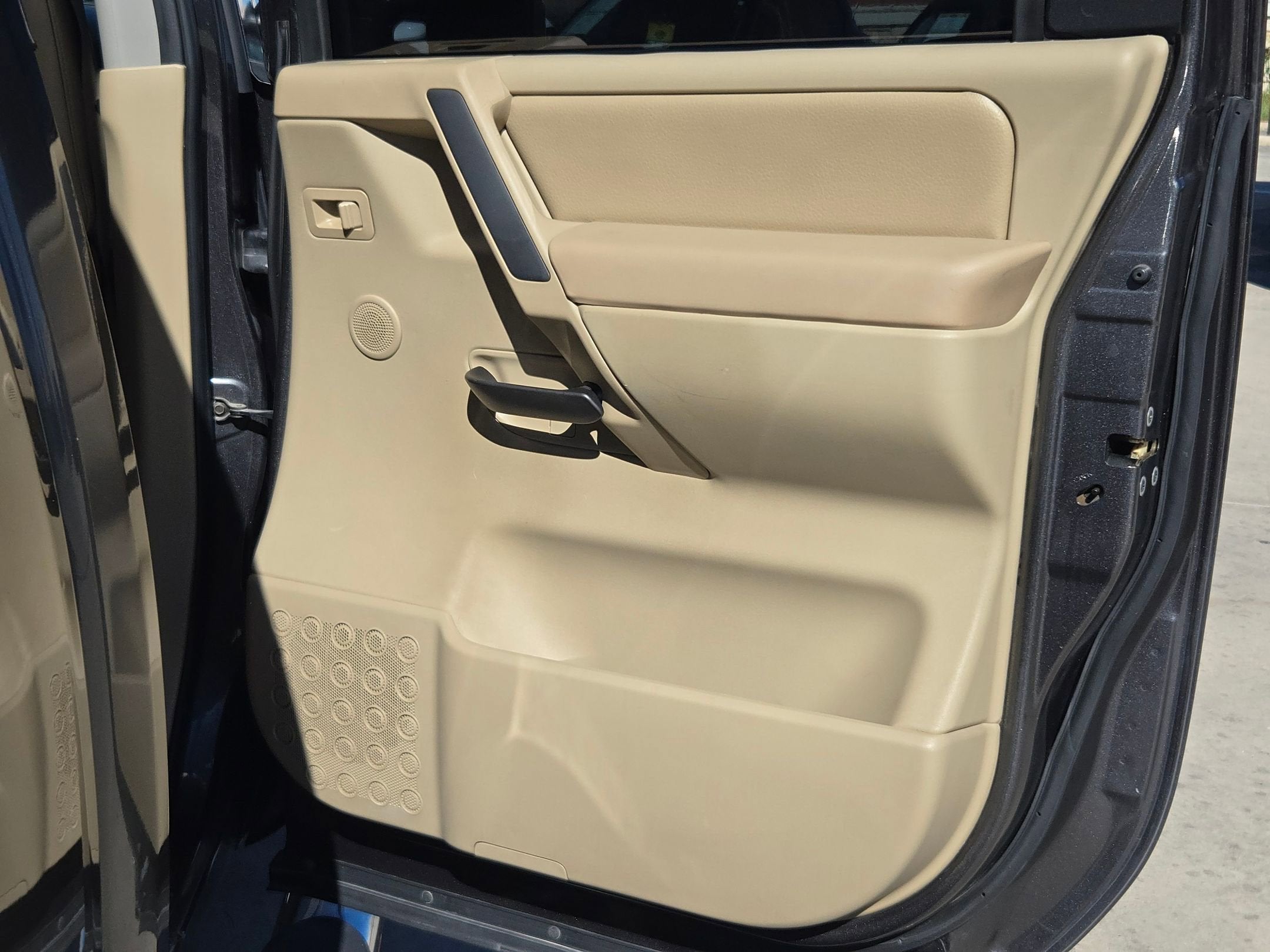 2009 Nissan Titan LE