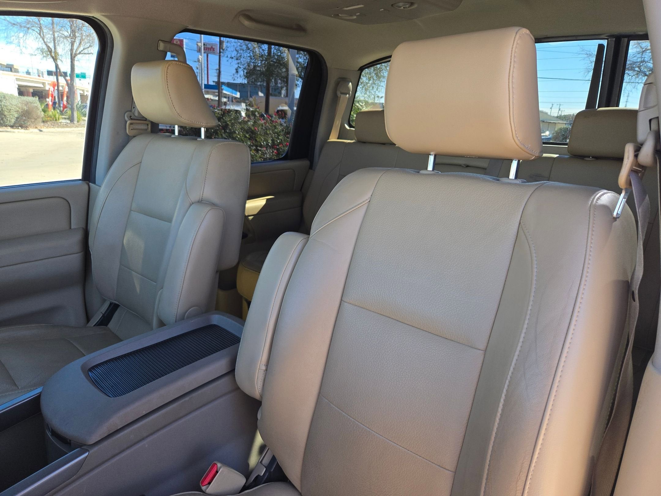 2009 Nissan Titan LE