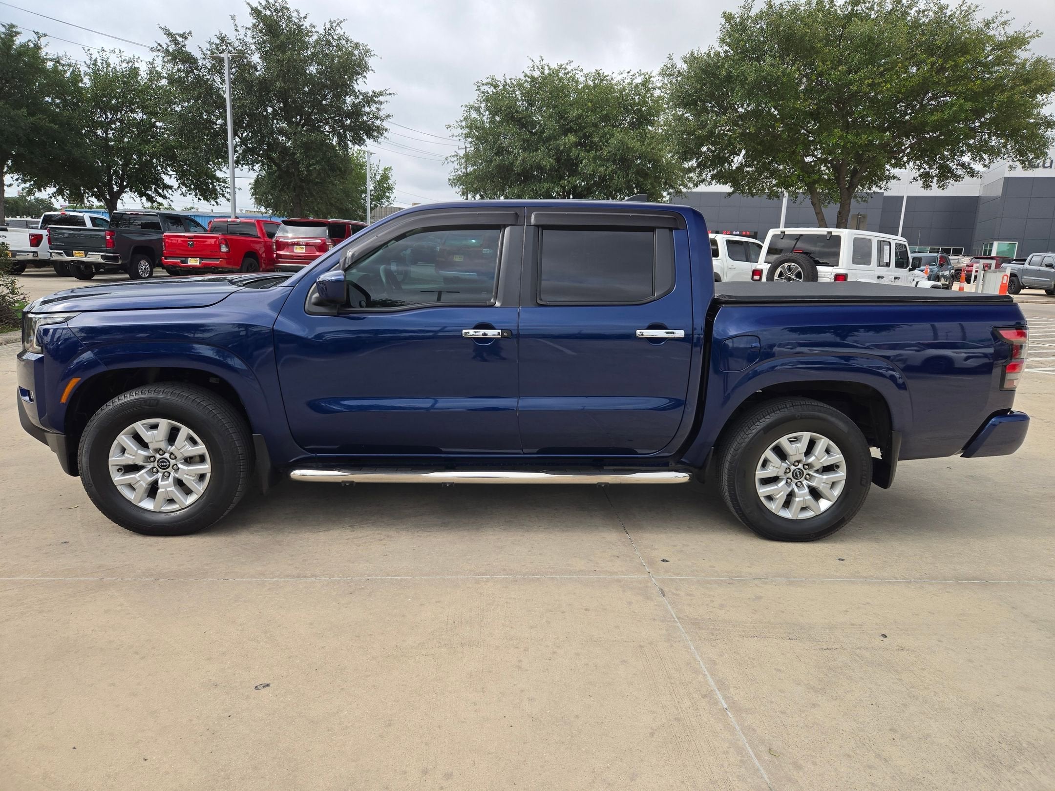 2023 Nissan Frontier SV