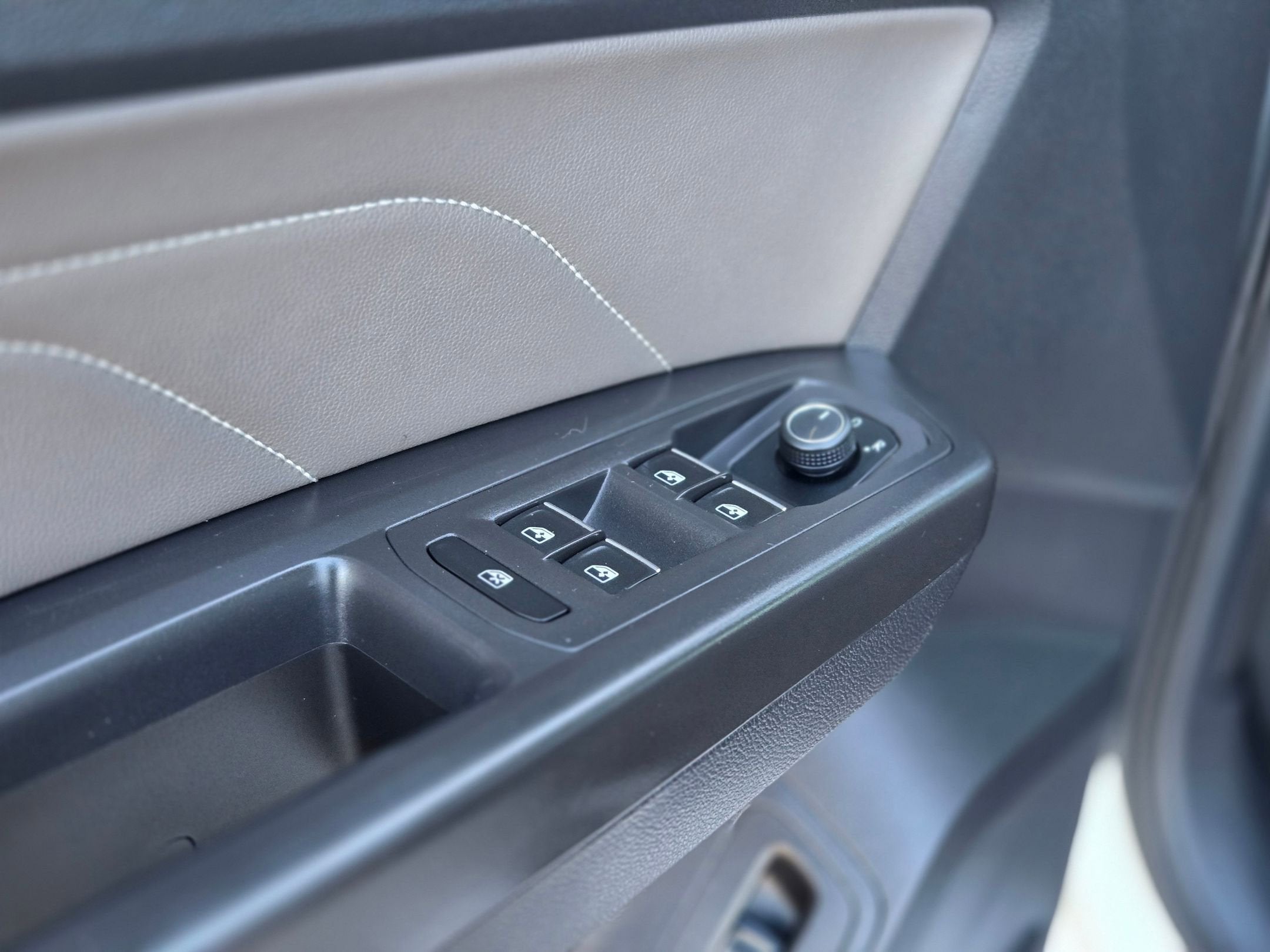 2022 Volkswagen Atlas Cross Sport 2.0T SEL R-Line