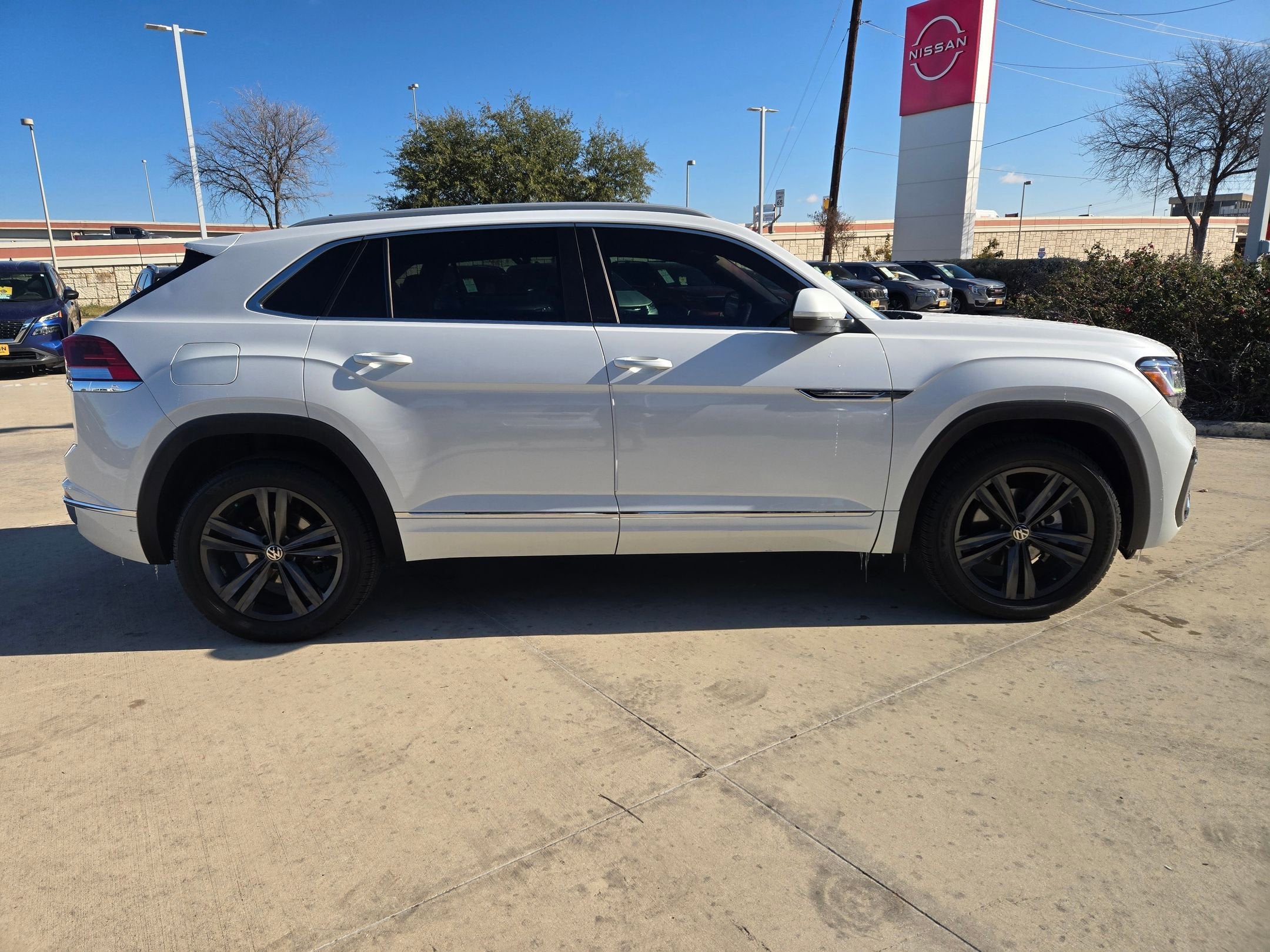 2022 Volkswagen Atlas Cross Sport 2.0T SEL R-Line