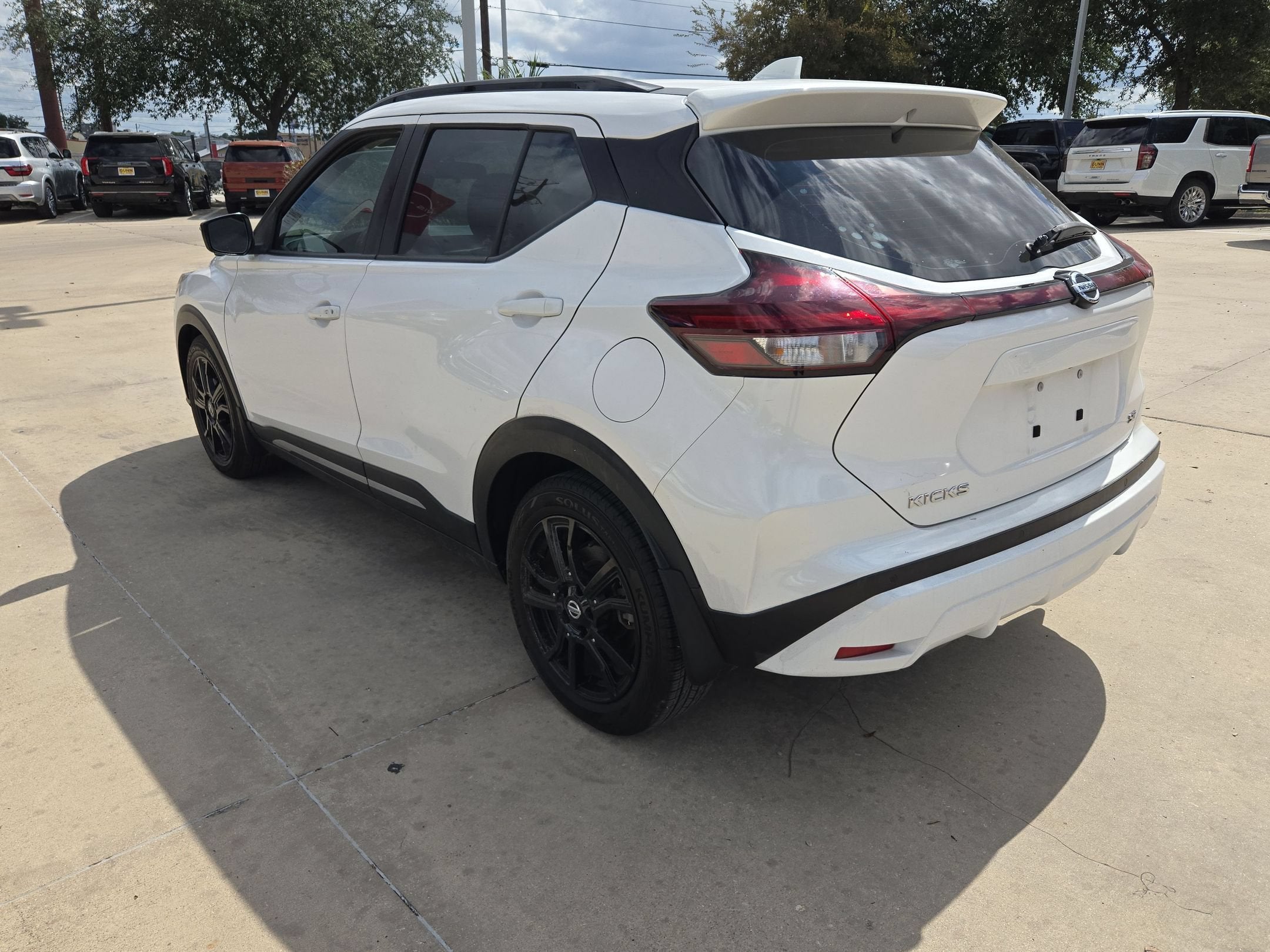 2021 Nissan Kicks SR