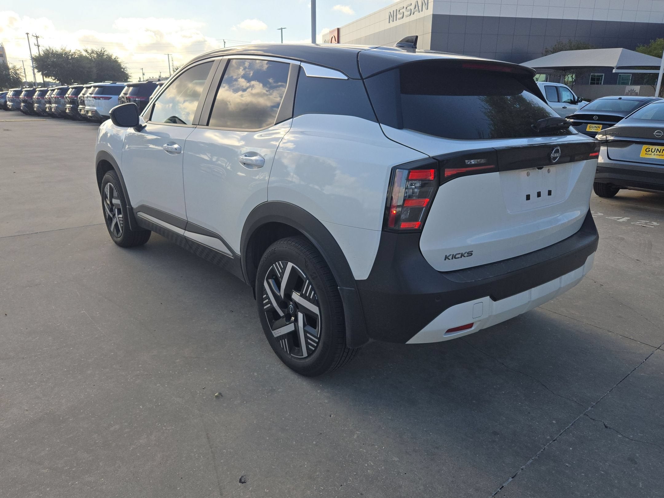 2025 Nissan Kicks SV