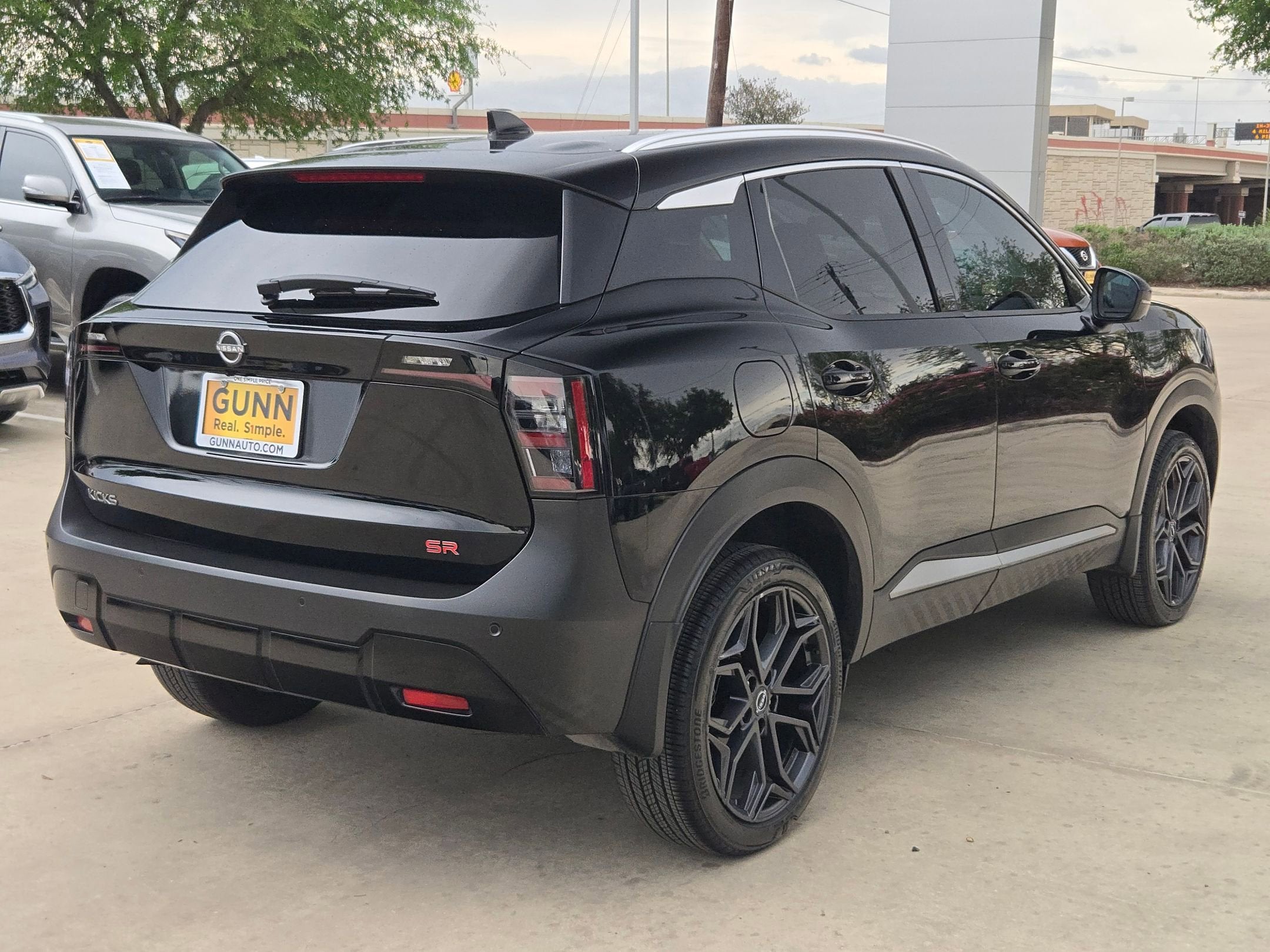 2025 Nissan Kicks SR