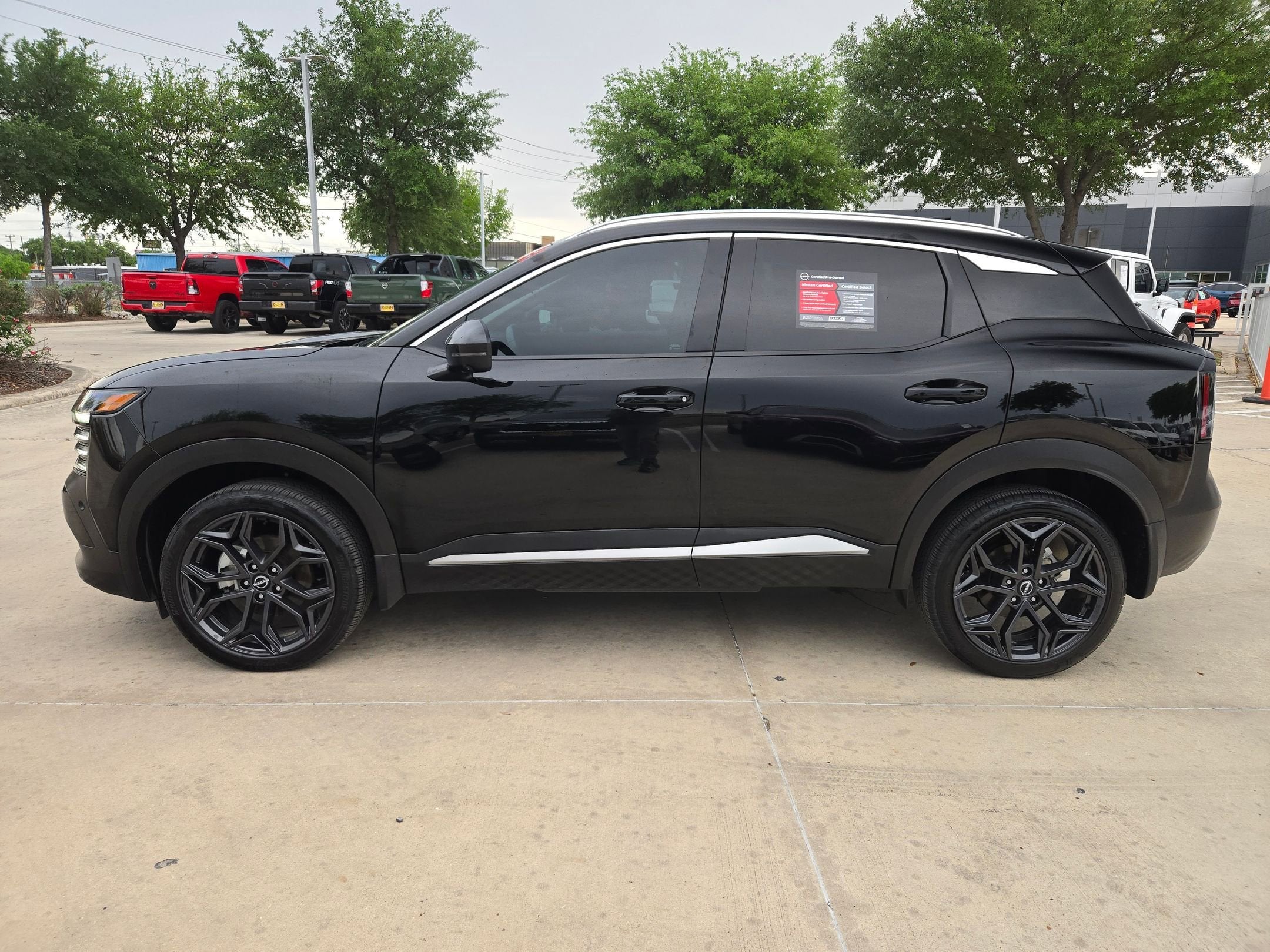 2025 Nissan Kicks SR