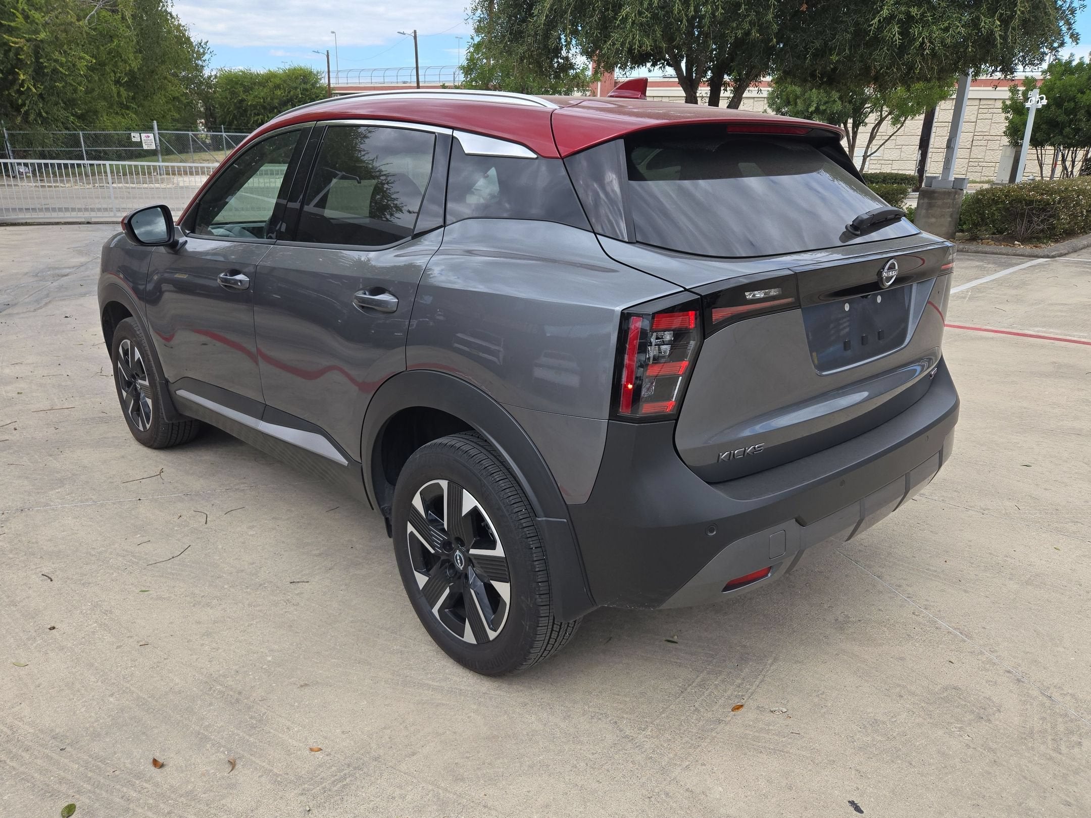 2025 Nissan Kicks SR