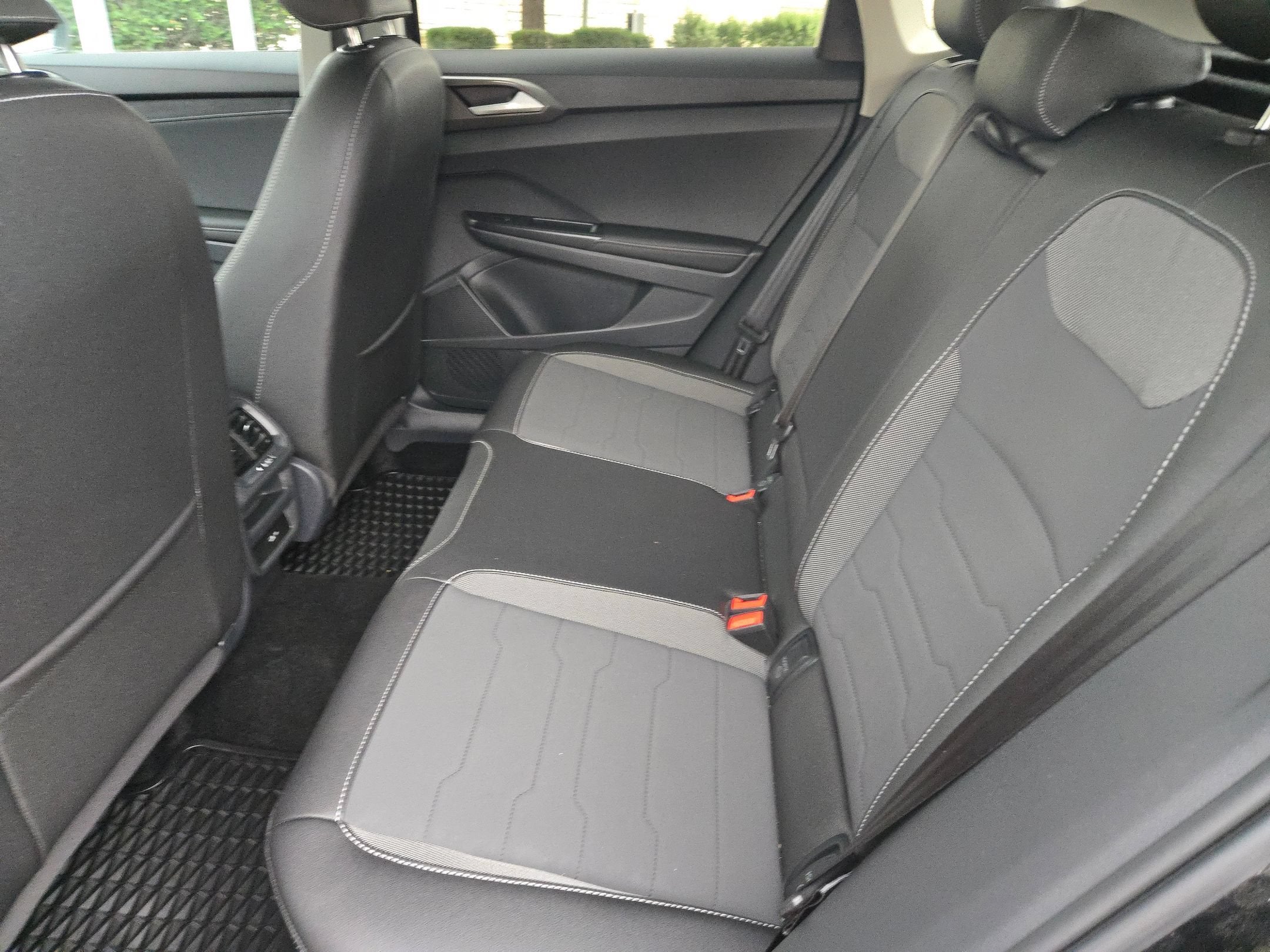 2025 Volkswagen Taos SE Black