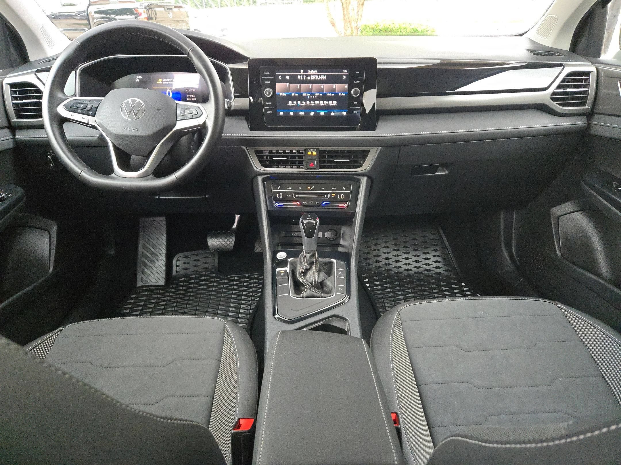 2025 Volkswagen Taos SE Black