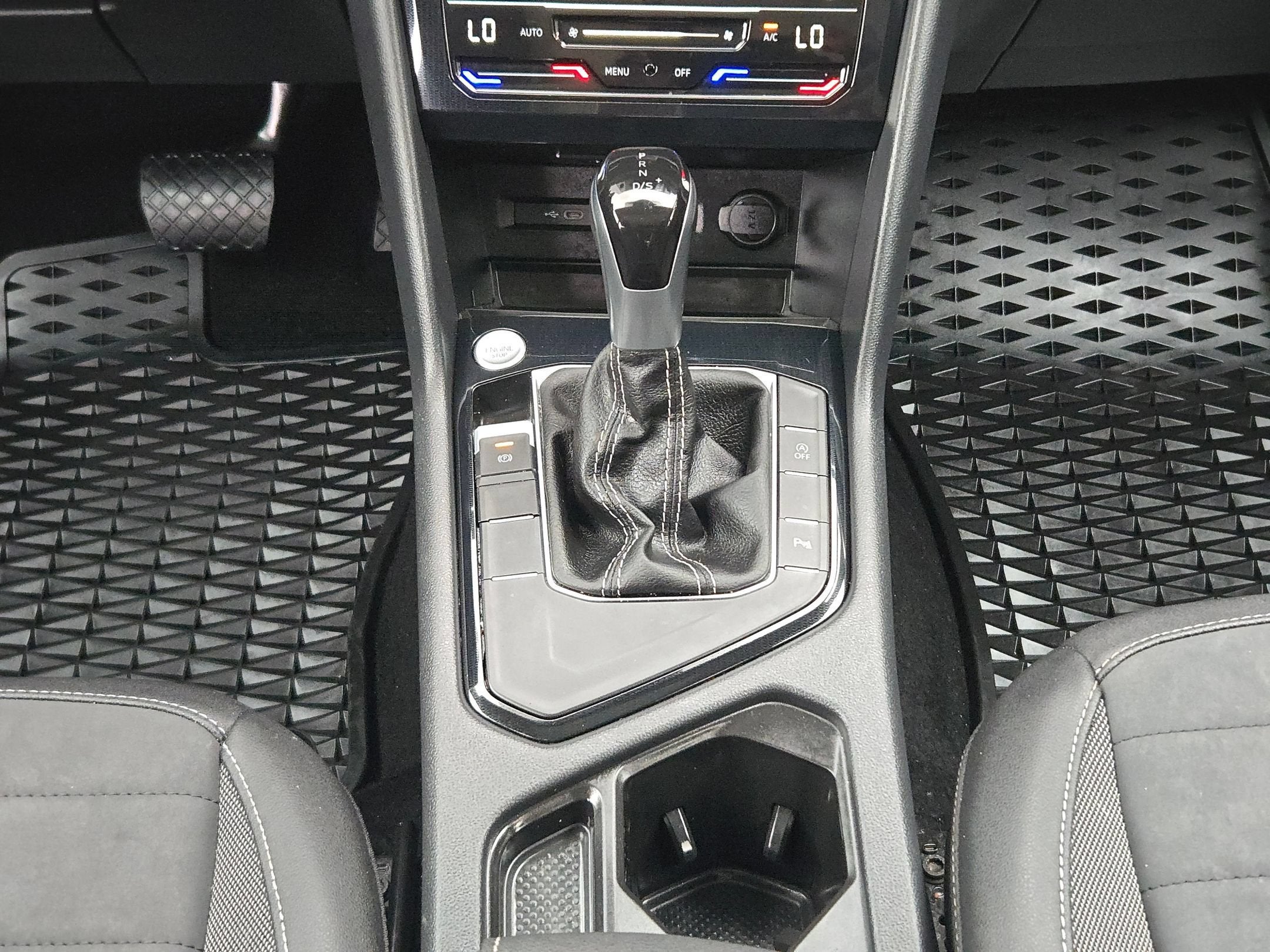 2025 Volkswagen Taos SE Black