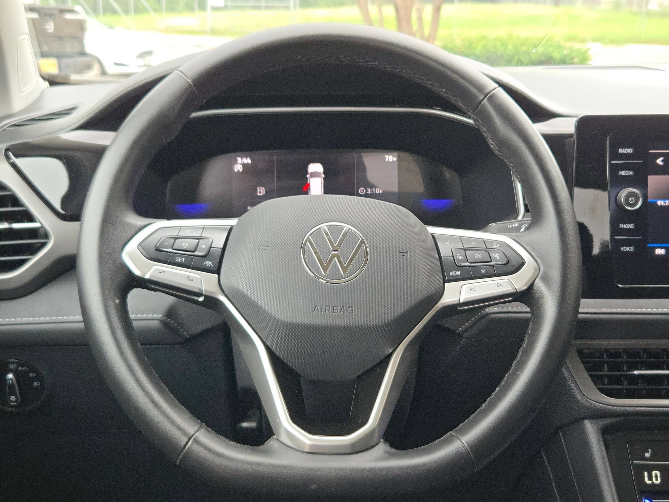 2025 Volkswagen Taos SE Black