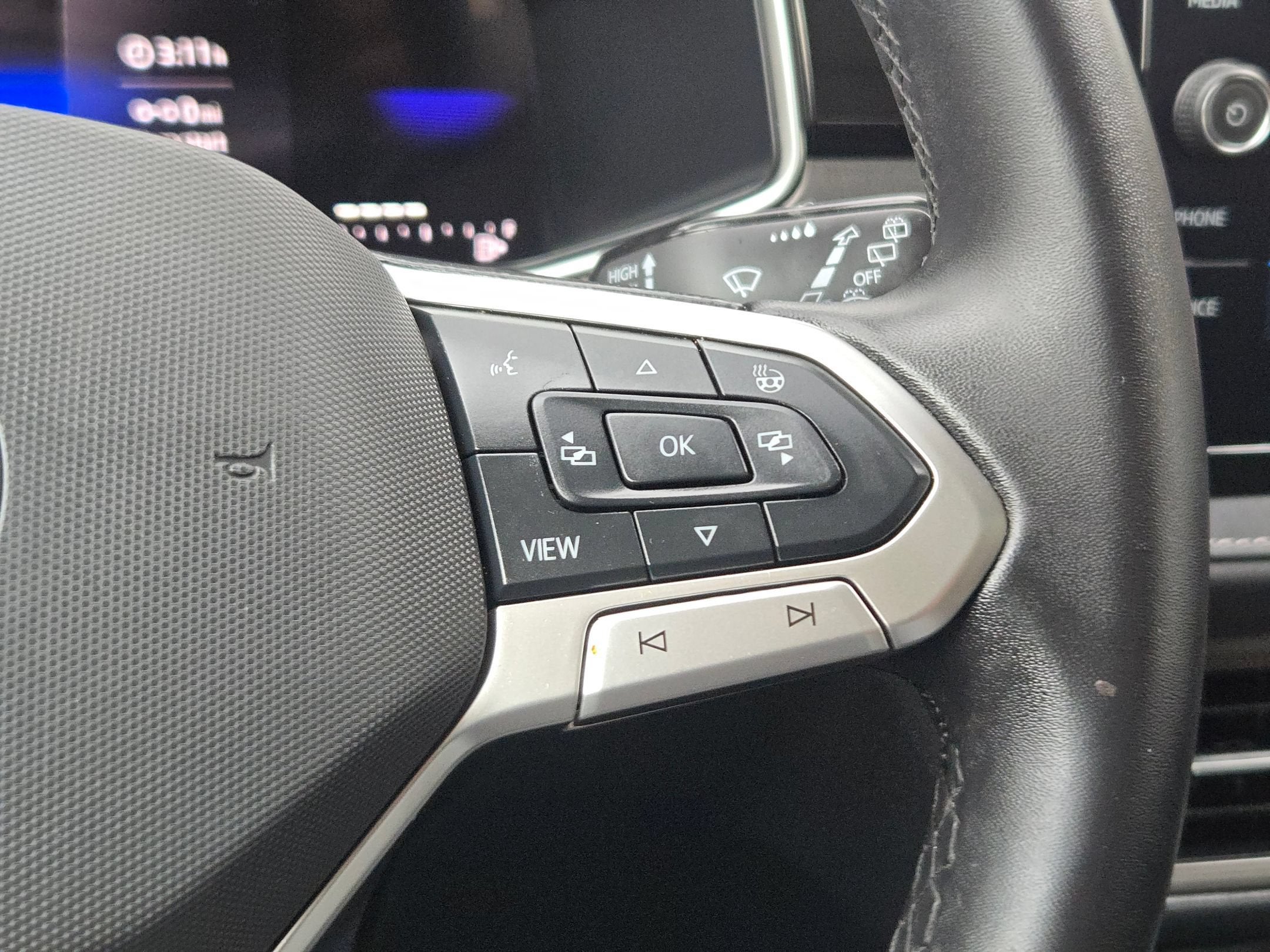 2025 Volkswagen Taos SE Black