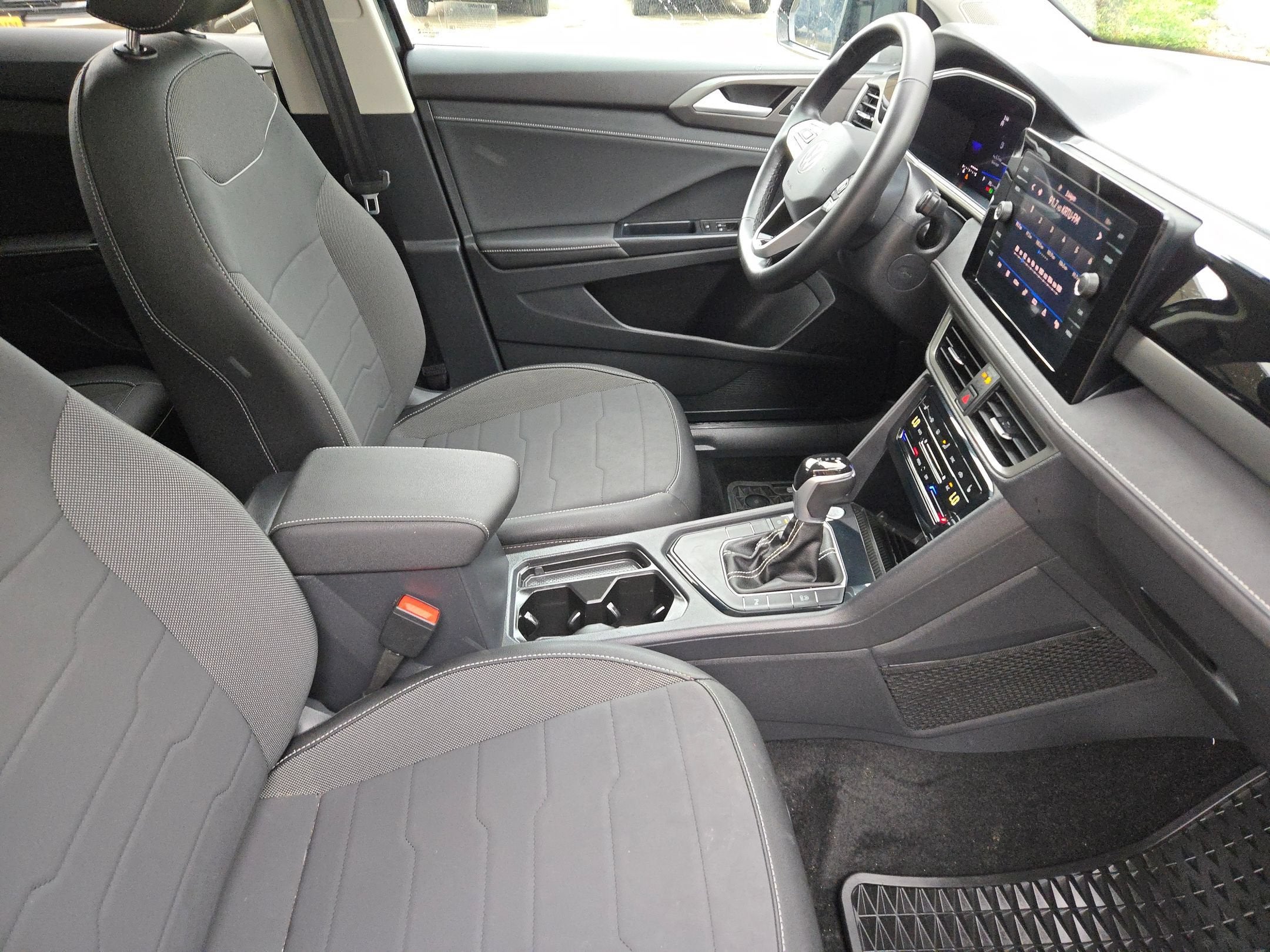 2025 Volkswagen Taos SE Black