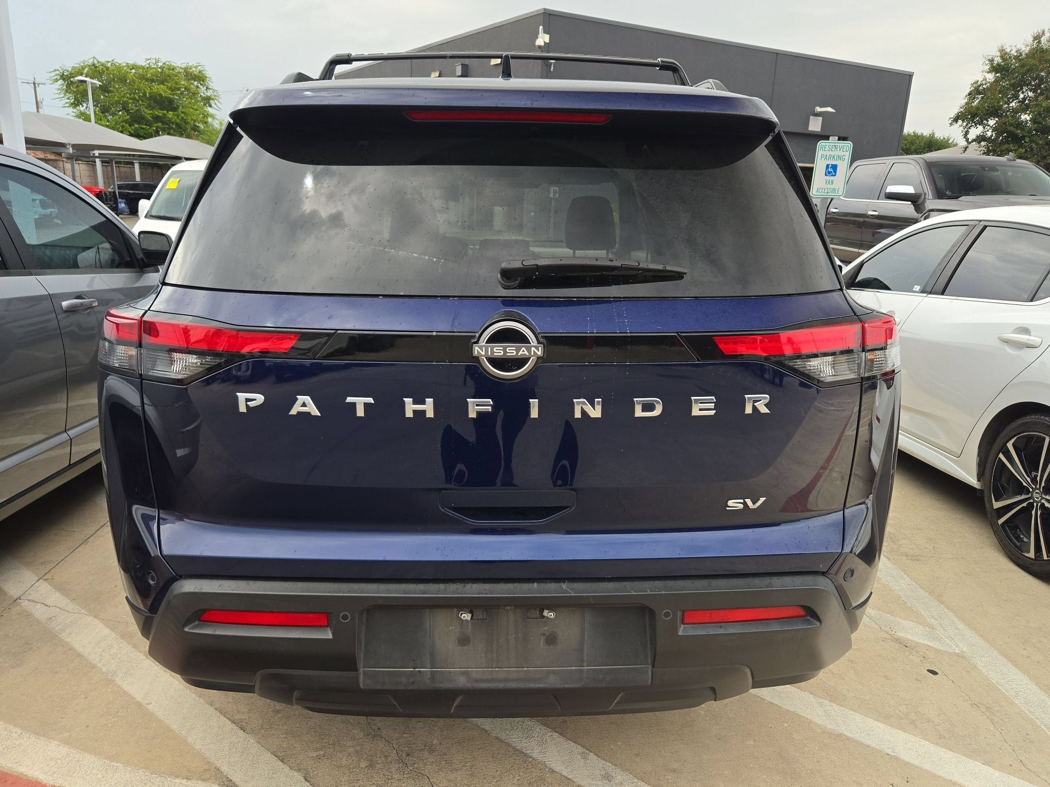 2022 Nissan Pathfinder SV