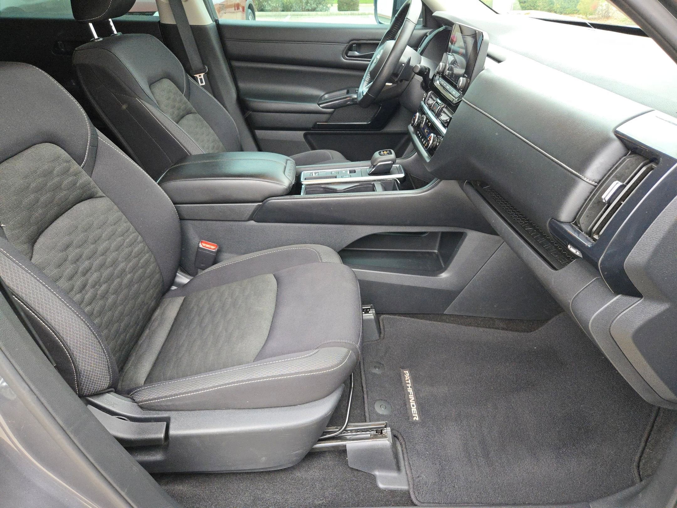 2023 Nissan Pathfinder SV