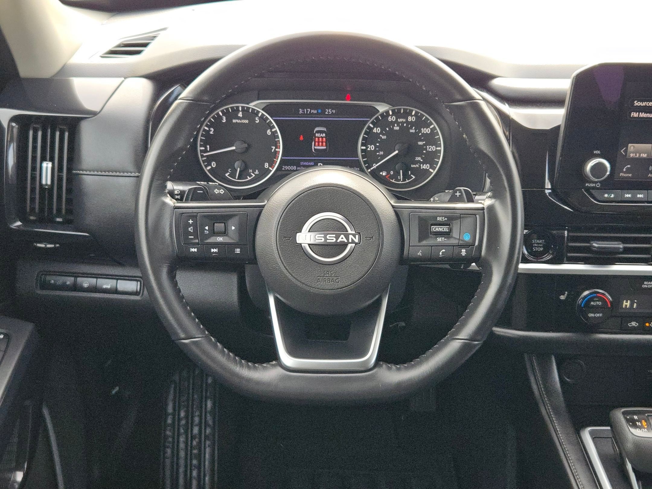 2025 Nissan Pathfinder SV