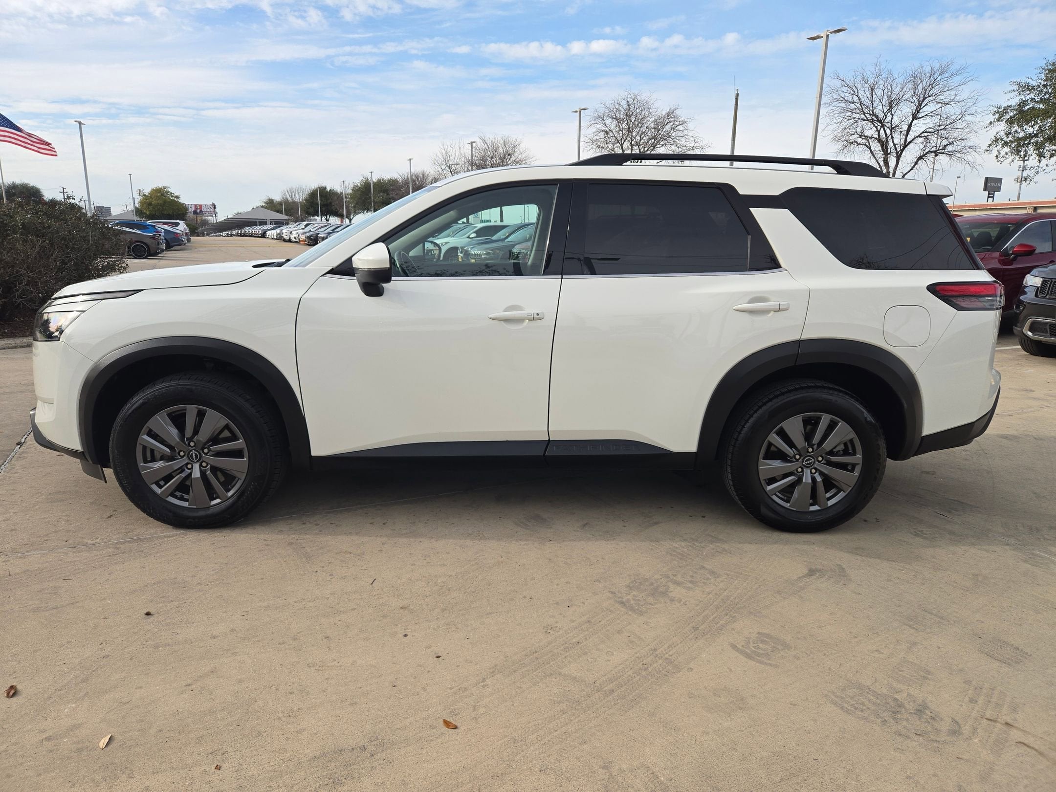 2025 Nissan Pathfinder SV