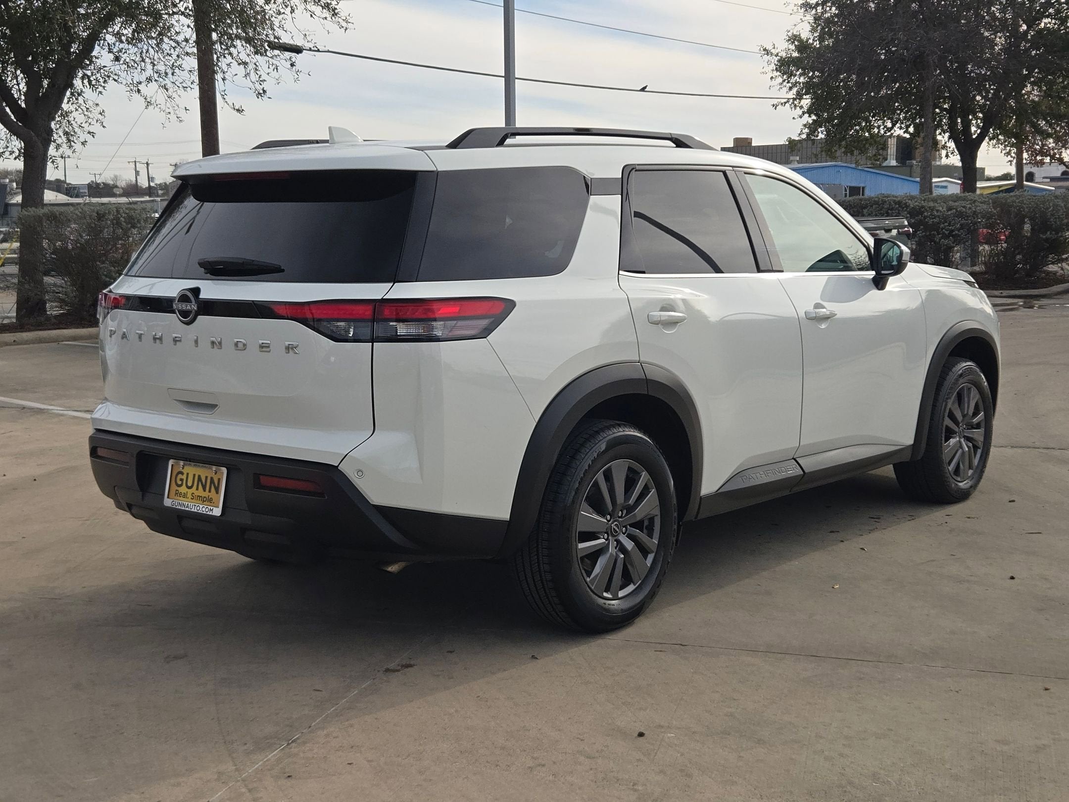 2025 Nissan Pathfinder SV