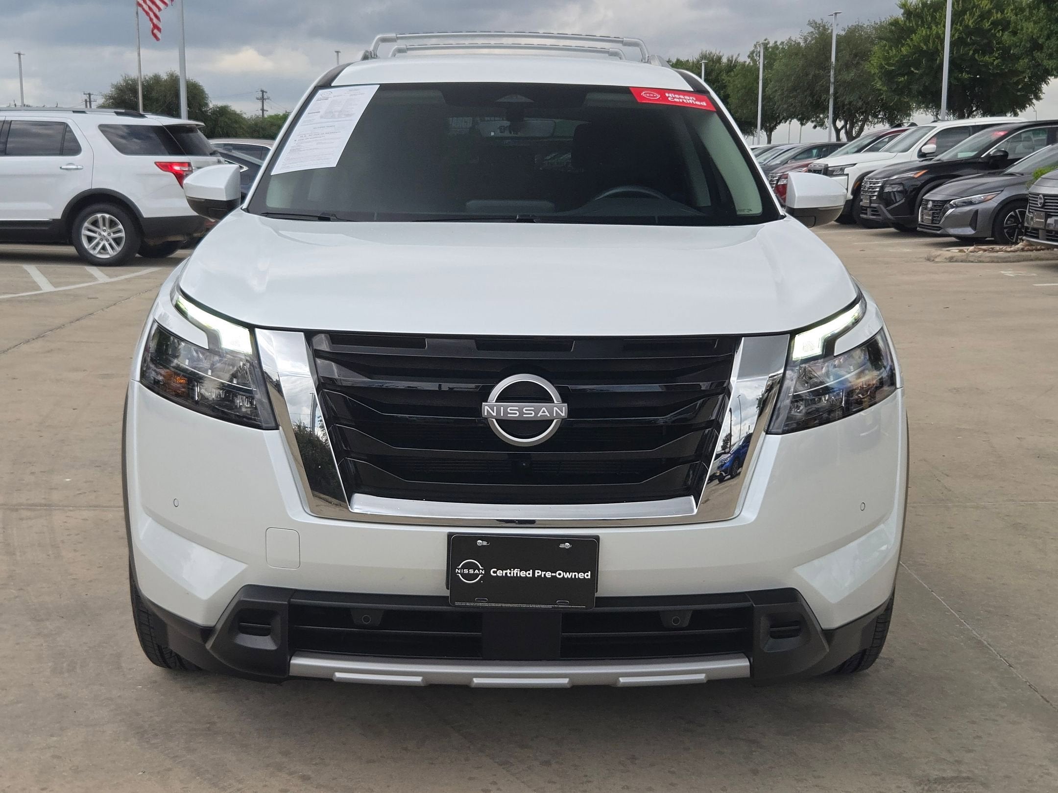 2025 Nissan Pathfinder SL