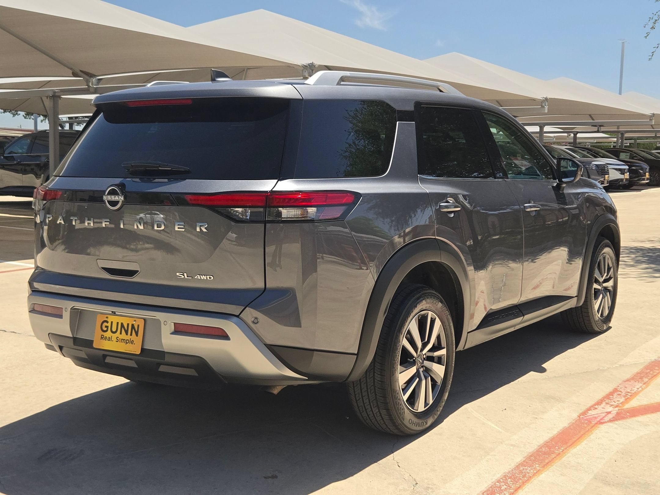 2025 Nissan Pathfinder SL