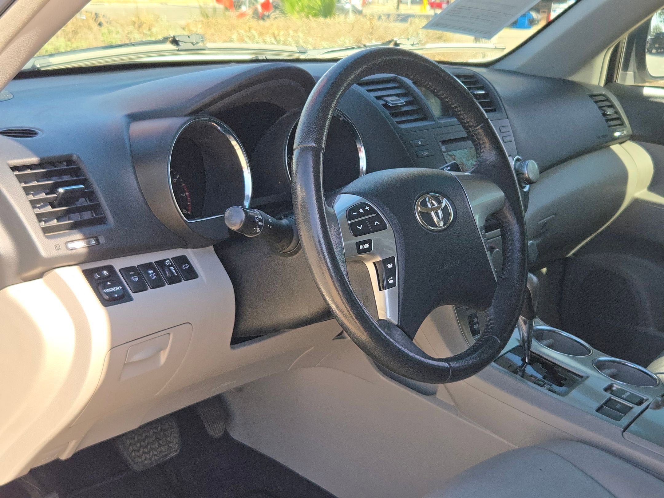 2012 Toyota Highlander SE