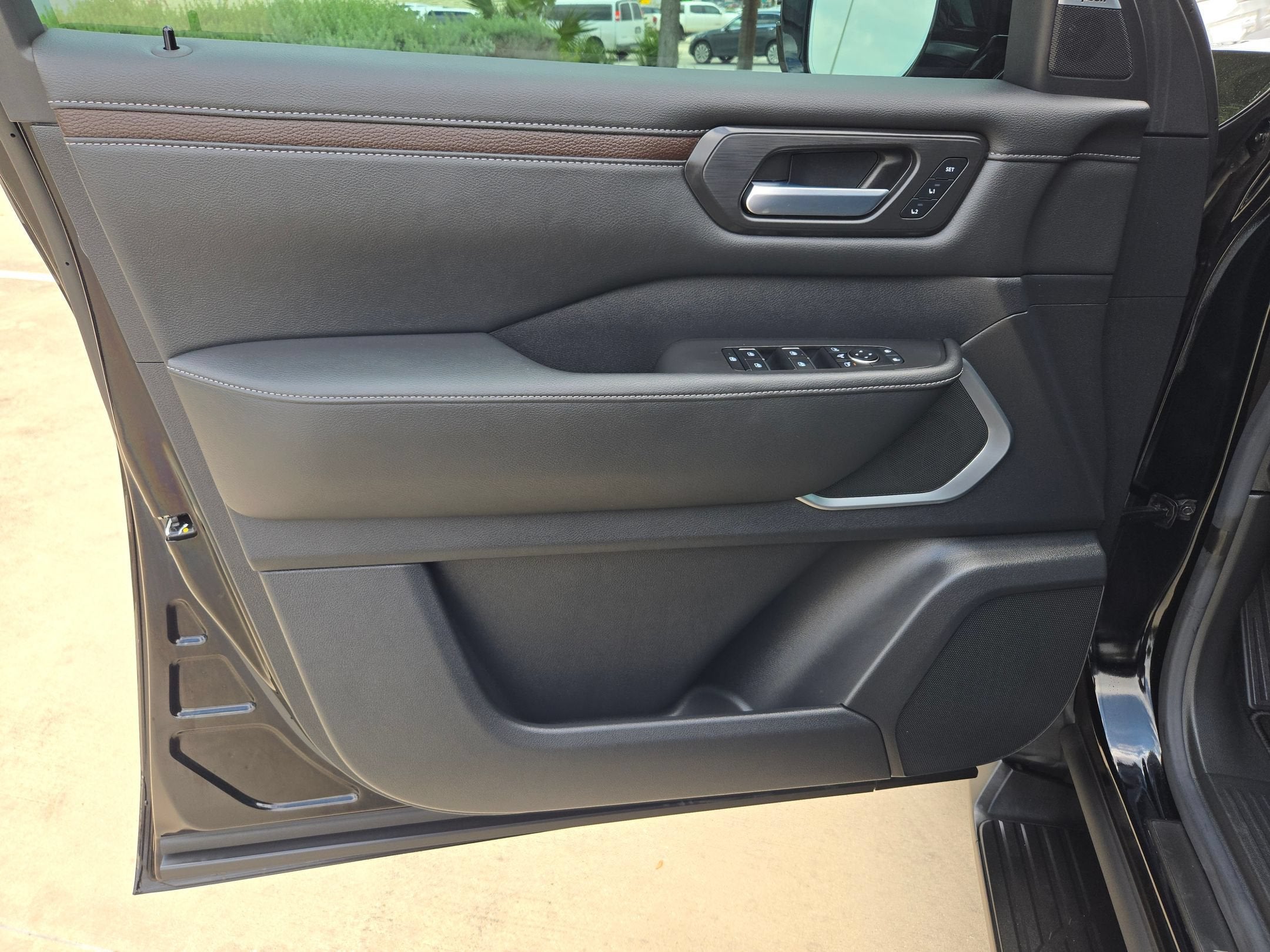 2025 Nissan Armada Platinum