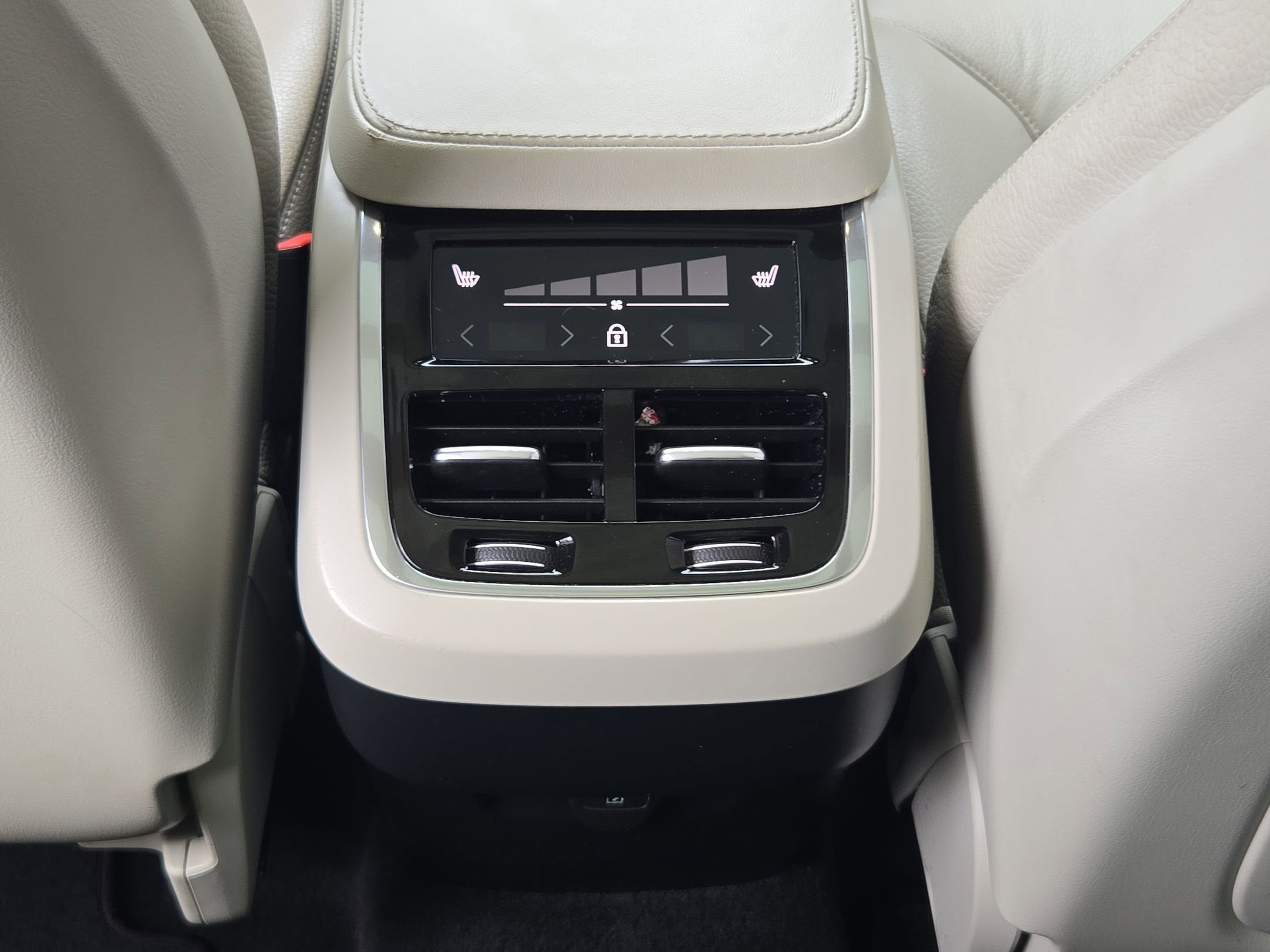 2023 Volvo XC90 Plus